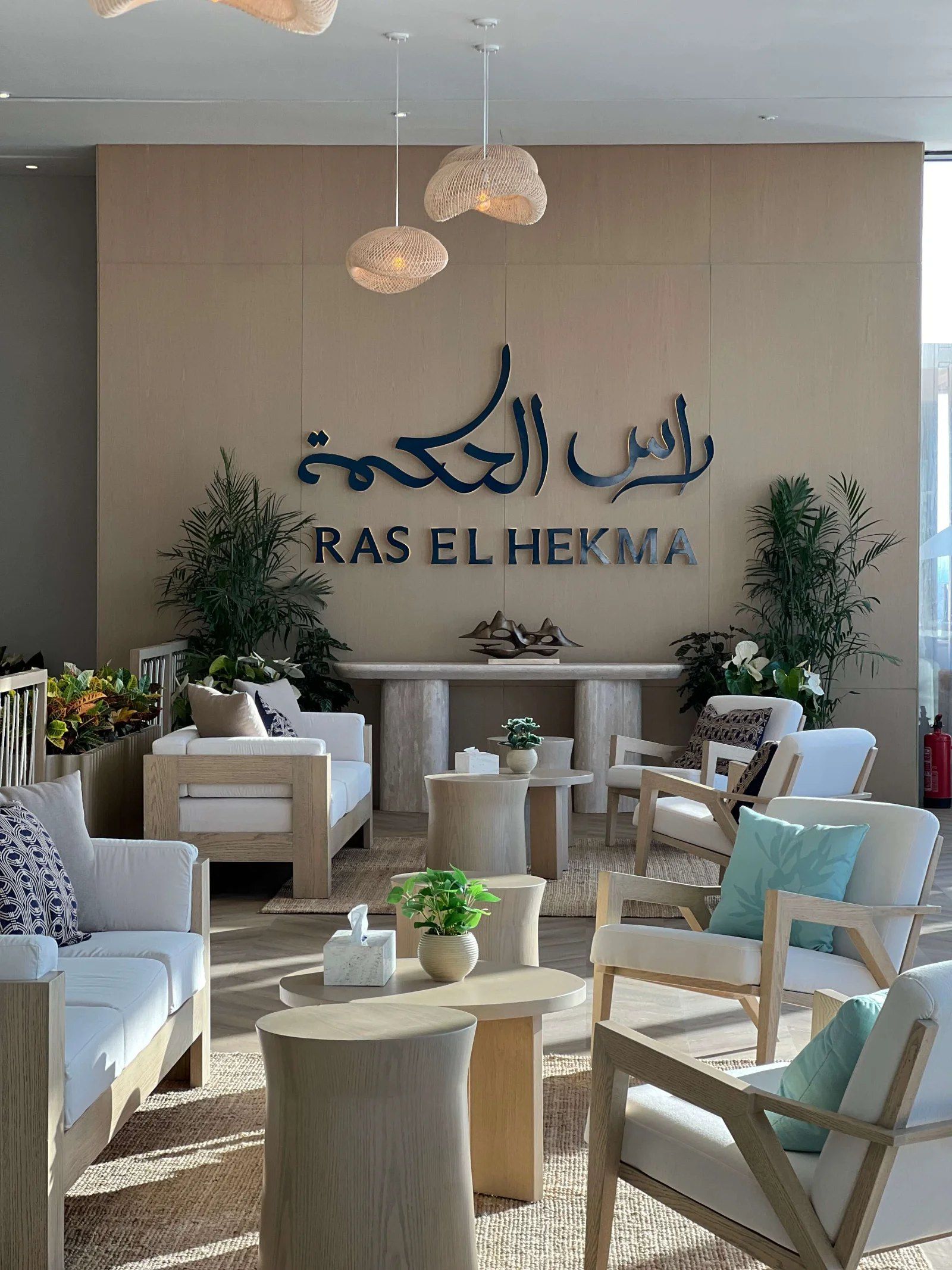 صالة مركز مبيعات رأس الحكمة بعد التسليم